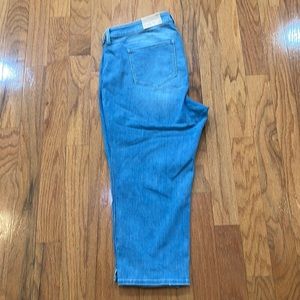 Women’s NWT NYDJ Size 18W Lightwash Faded Blue Jean Pockets Lift Tuck Chloe Crop